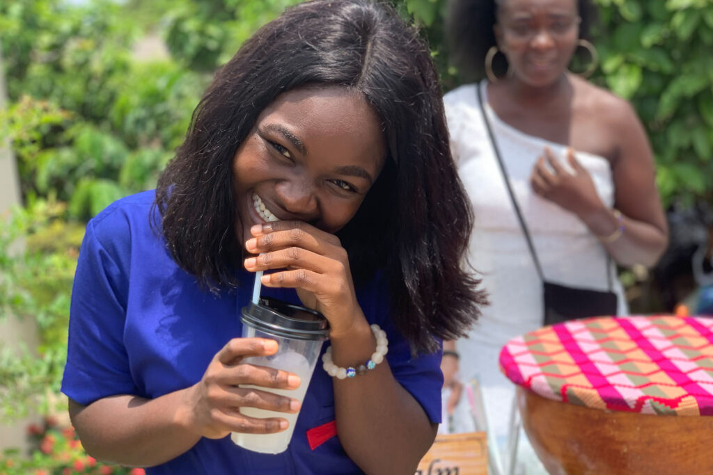 Shikatrends local bar was launched on this great wedding (27TH Sept 2019). The couple, having the greatest faith in our capabilities gave us the opportunity to birth the local bar at Dansoman – Accra.